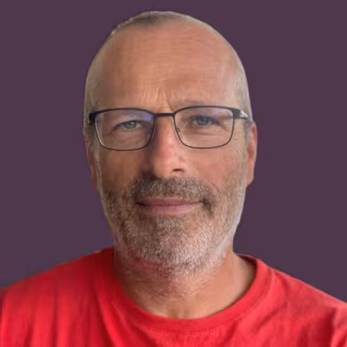 photograph of George Papadopoulos, a professional tourist guide in Crete